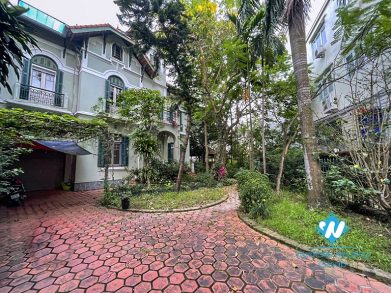 Large garden villa for rent in Ngoc Thuy near French international school.